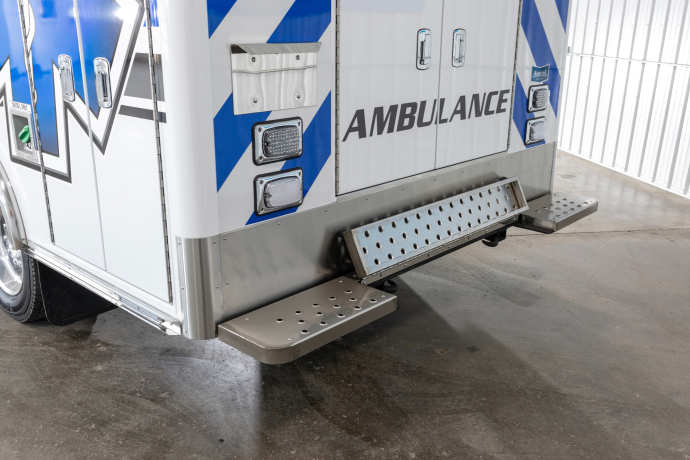 Rear Bumper with Kick Plate
