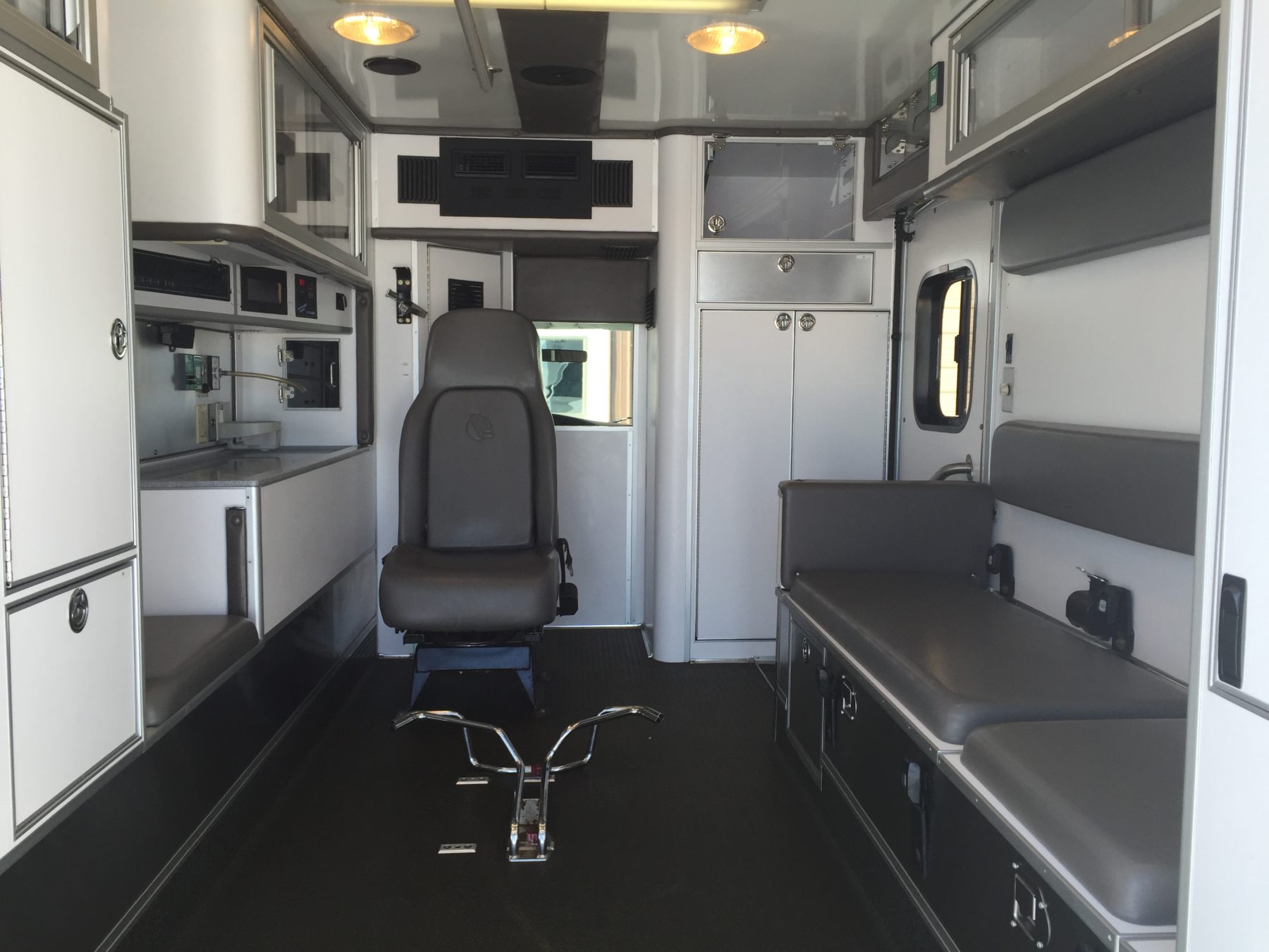 2007 Ford E450 Type 3 Ambulance For Sale – Picture 2