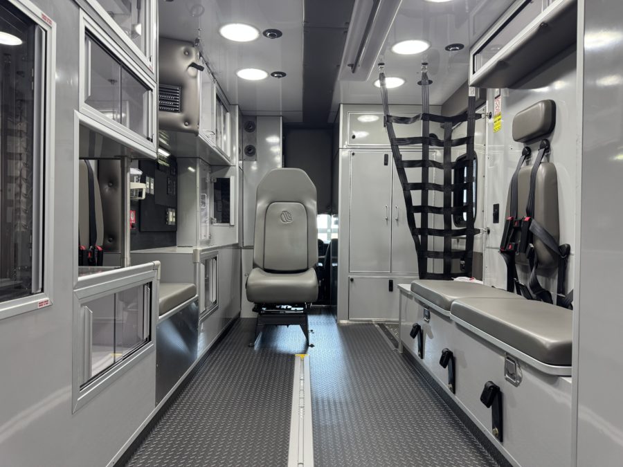 Ford F450 4x4 Heavy Duty Ambulance For Sale – Picture 2