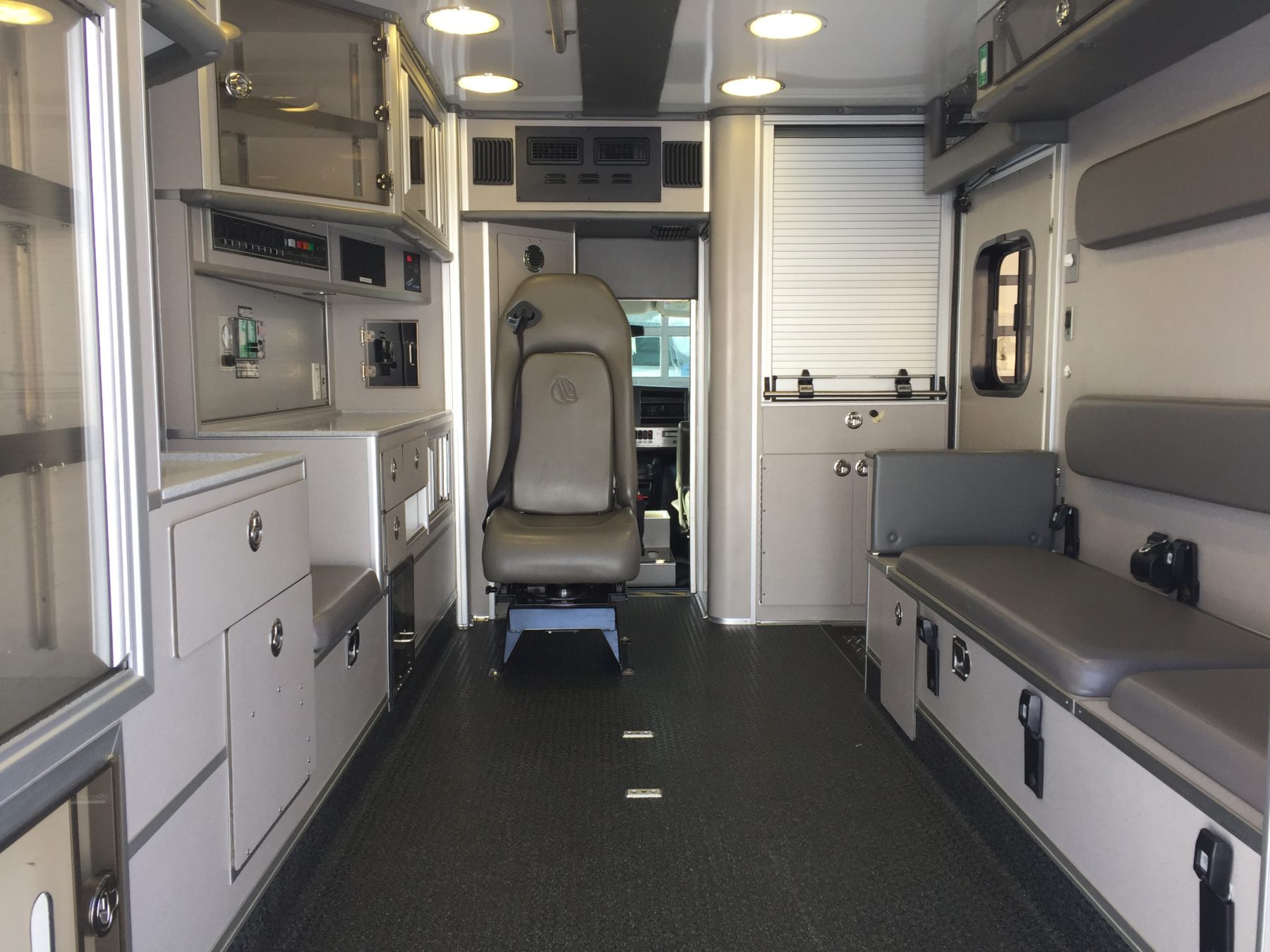 2010 Chevrolet G4500 Type 3 Ambulance For Sale – Picture 2
