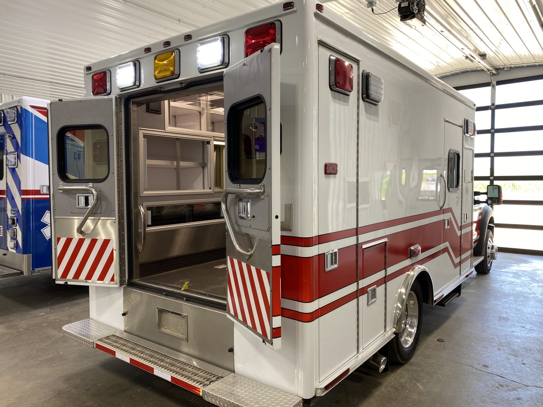 2015 Ford F450 4x4 Heavy Duty Ambulance For Sale – Picture 6