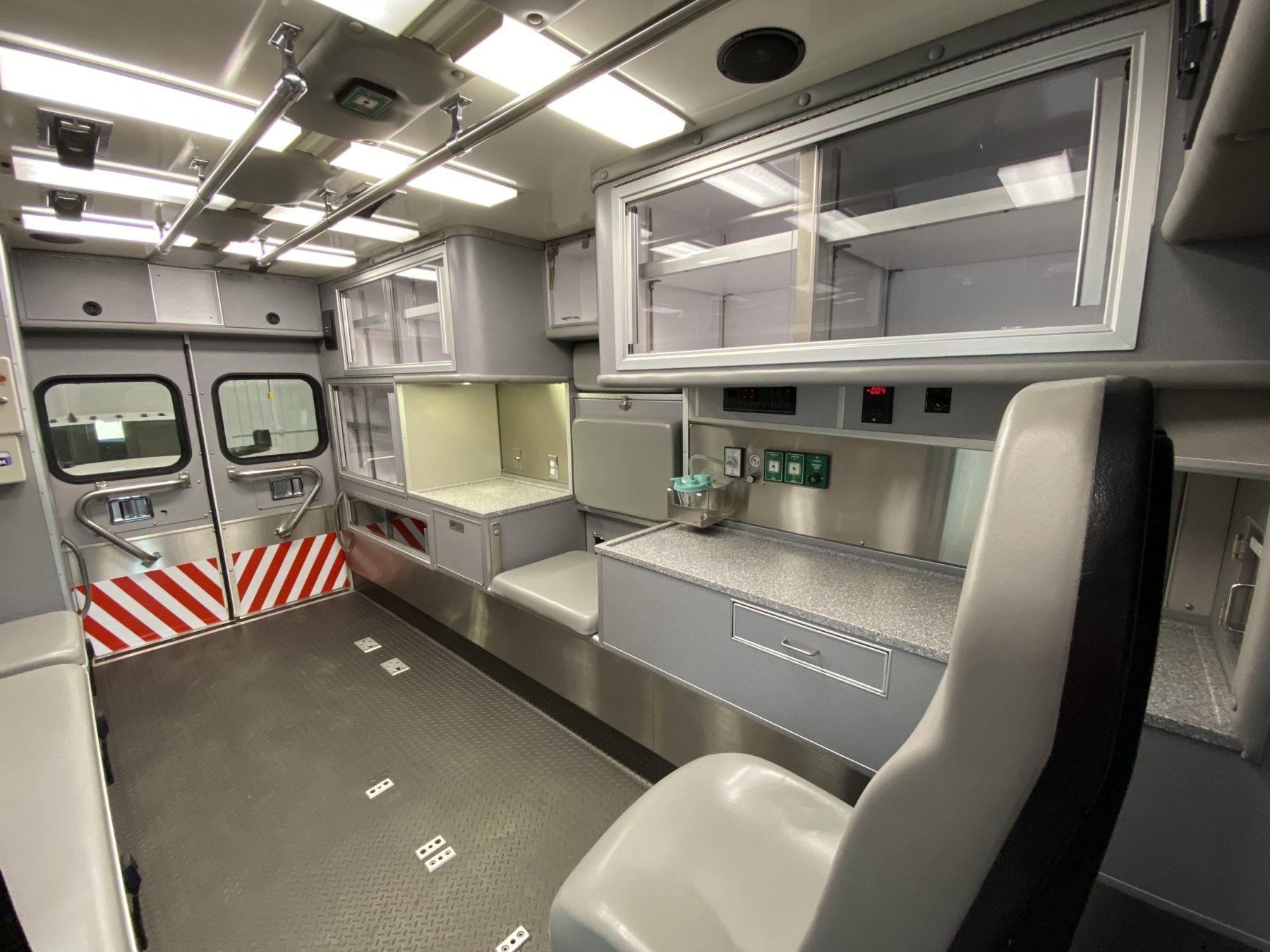 2015 Ford F450 4x4 Heavy Duty Ambulance For Sale – Picture 10