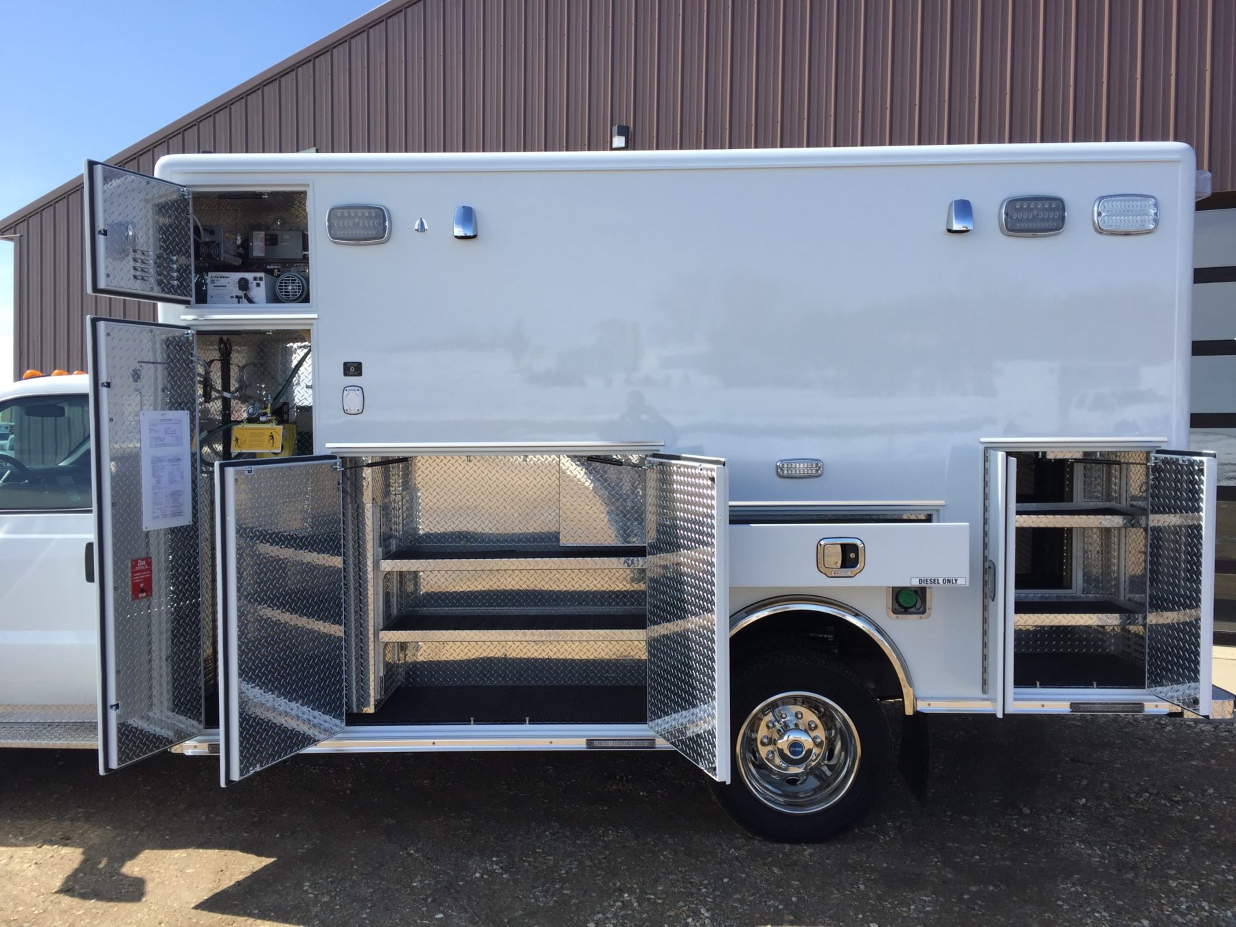 2016 Ford F450 4x4 Heavy Duty Ambulance For Sale – Picture 4