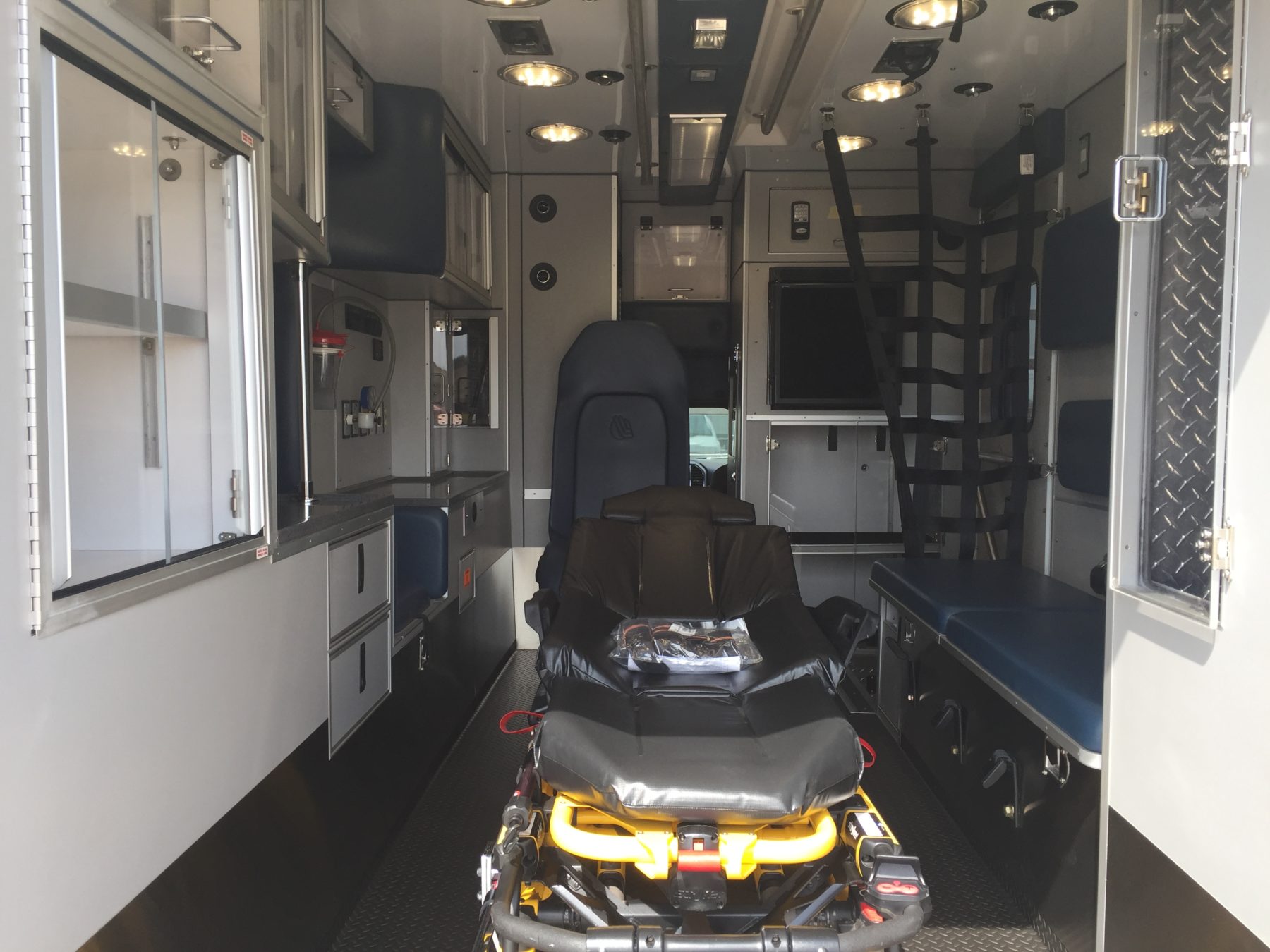 2017 Ford F450 4x4 Heavy Duty Ambulance For Sale – Picture 2