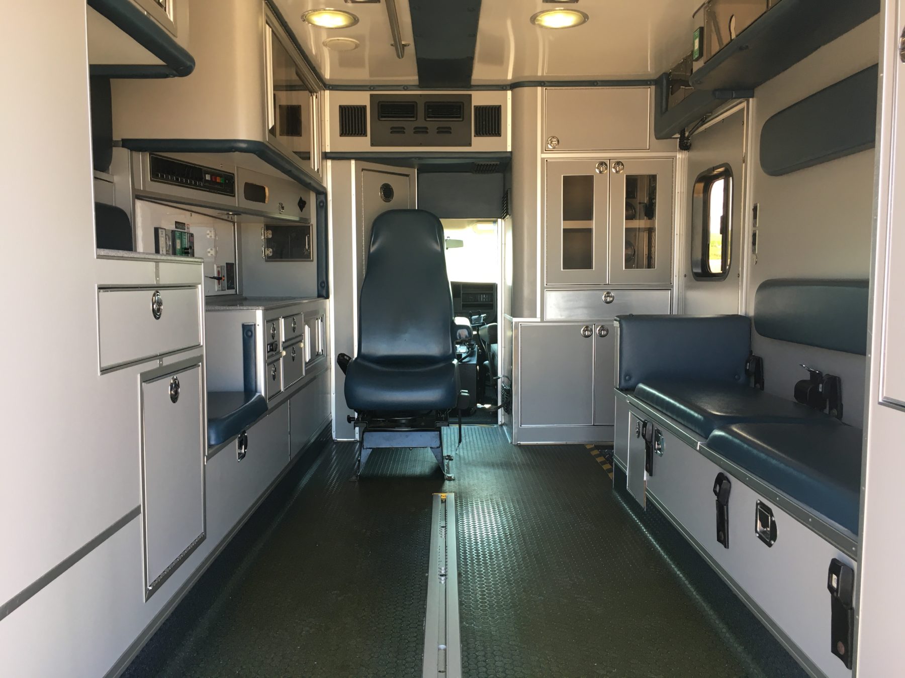 2010 Chevrolet 4500 Type 3 Ambulance For Sale – Picture 2