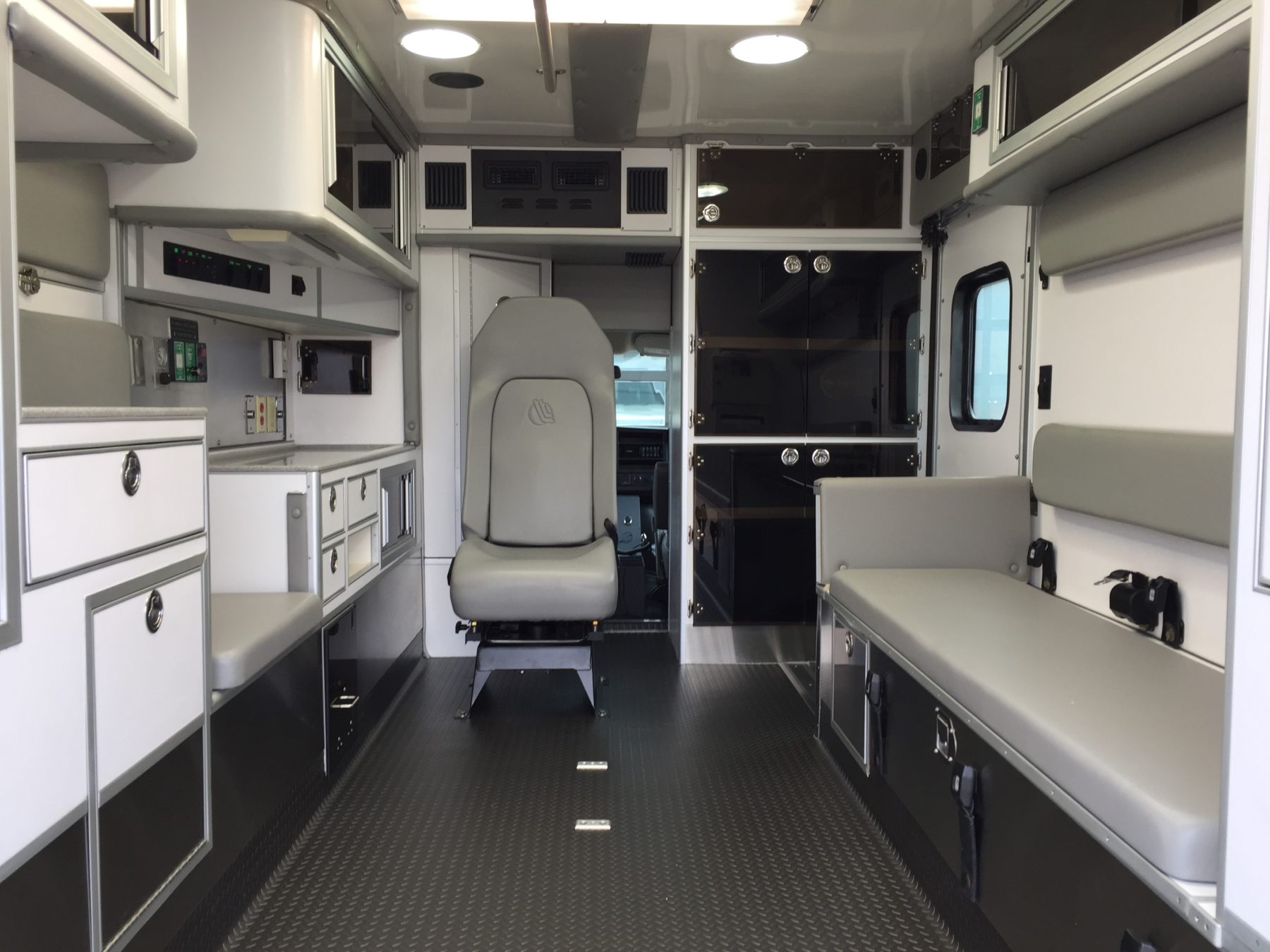 2016 Chevrolet G4500 Type 3 Ambulance For Sale – Picture 2