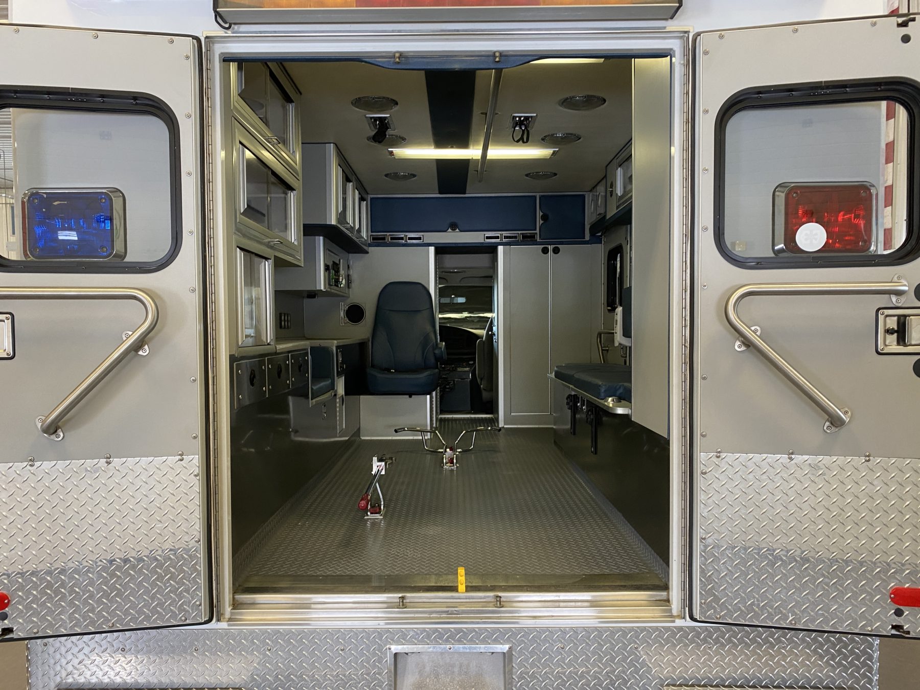 2003 Ford E450 Type 3 Ambulance For Sale – Picture 8