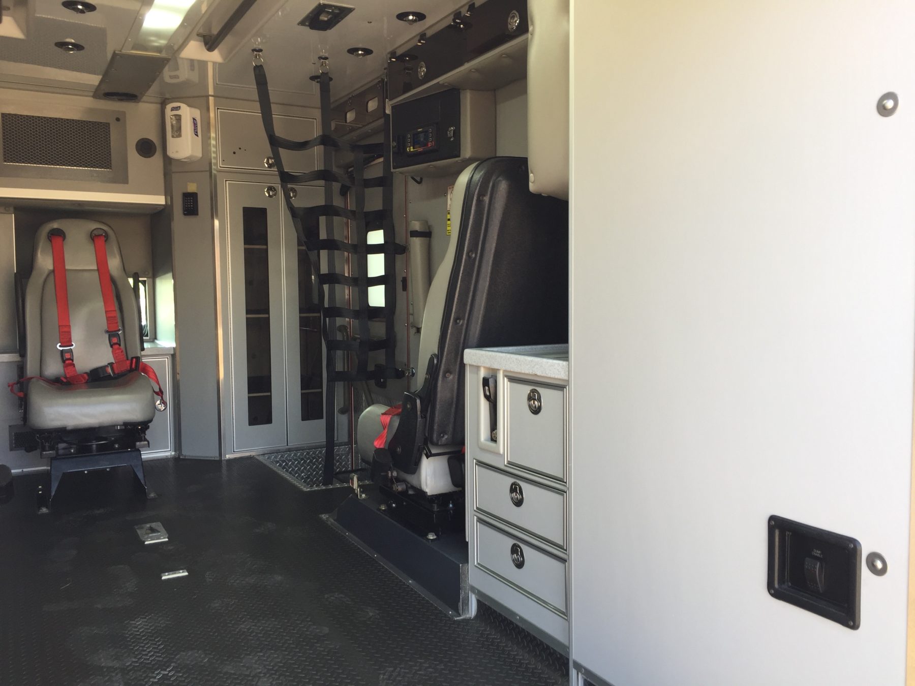 2012 Ford F550 4x4 Heavy Duty Ambulance For Sale – Picture 13