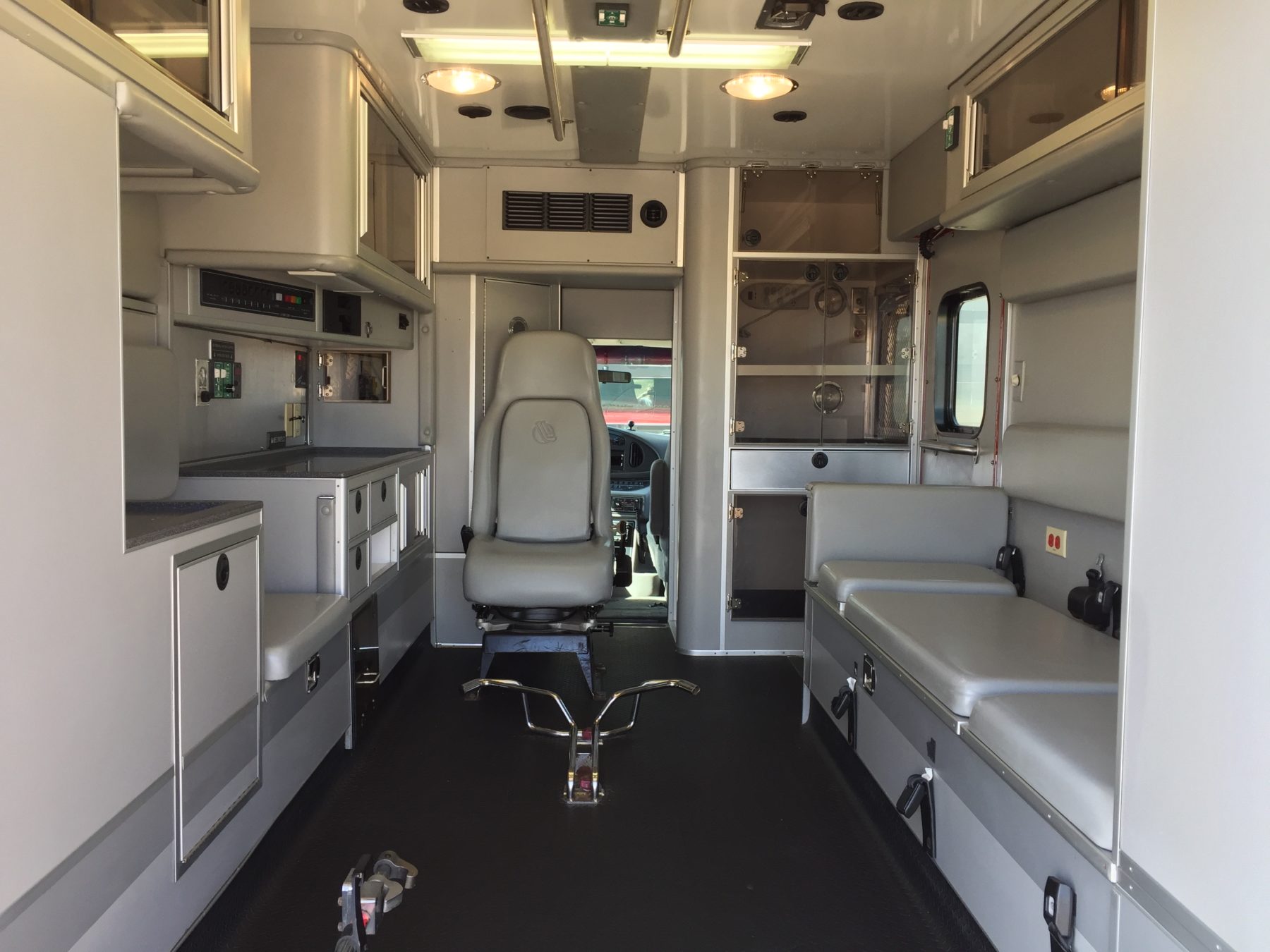 2005 Ford E450 Type 3 Ambulance For Sale – Picture 2