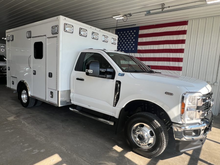Ford F350 4x4 Type 1 Ambulance For Sale – Picture 1