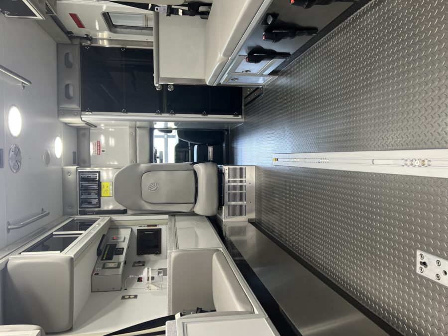 Ford F550 4x4 Heavy Duty Ambulance For Sale – Picture 2