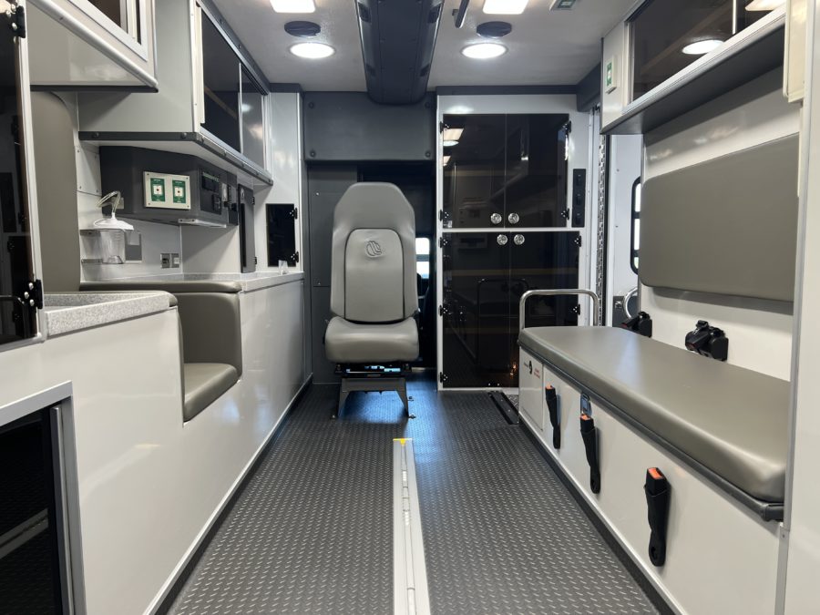 Ford F450 4x4 Heavy Duty Ambulance For Sale – Picture 2