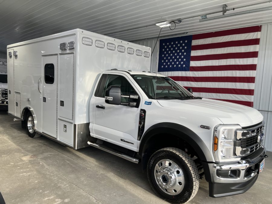 Ford F550 4x4 Heavy Duty Ambulance For Sale – Picture 1