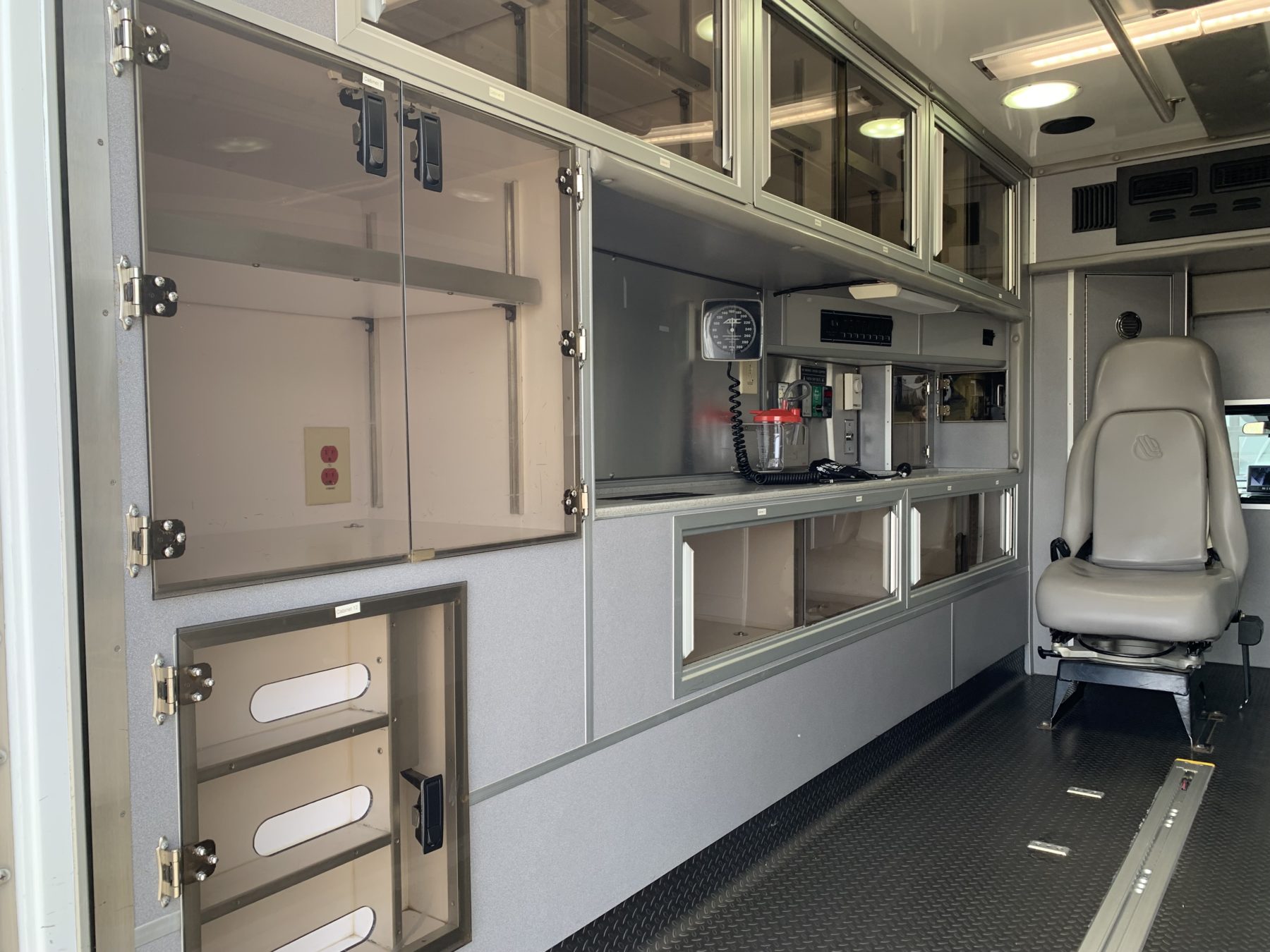 2014 Ram 4500 4x4 Heavy Duty Ambulance For Sale – Picture 10
